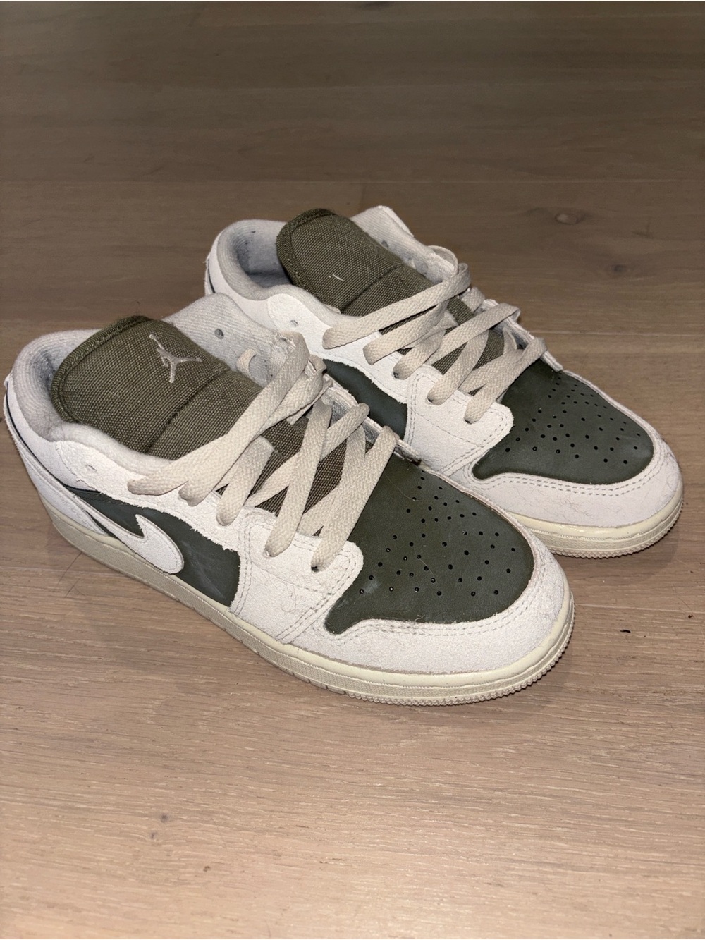Air Jordan 1 Low SE Sneakers